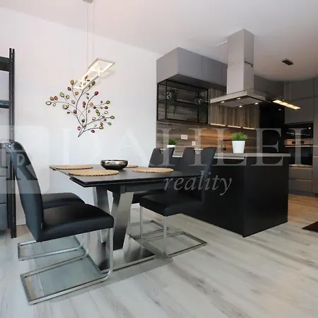 Apartment Einpark Fabulous With Private Parking *