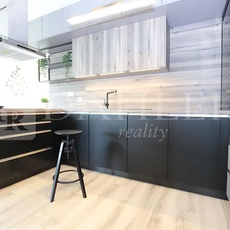 Einpark Fabulous With Private Parking Pressburg